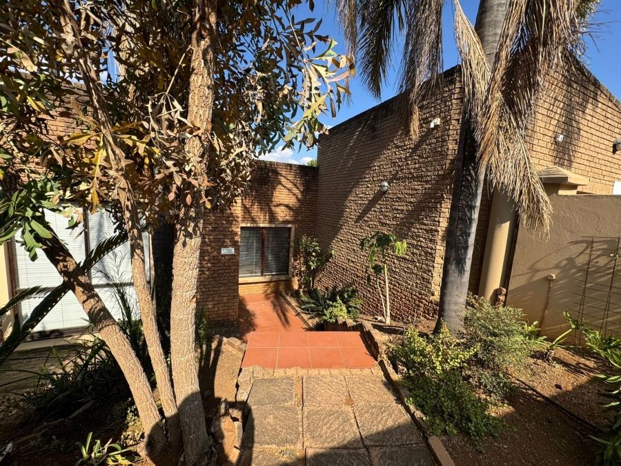 To Let 4 Bedroom Property for Rent in Schoemansville North West